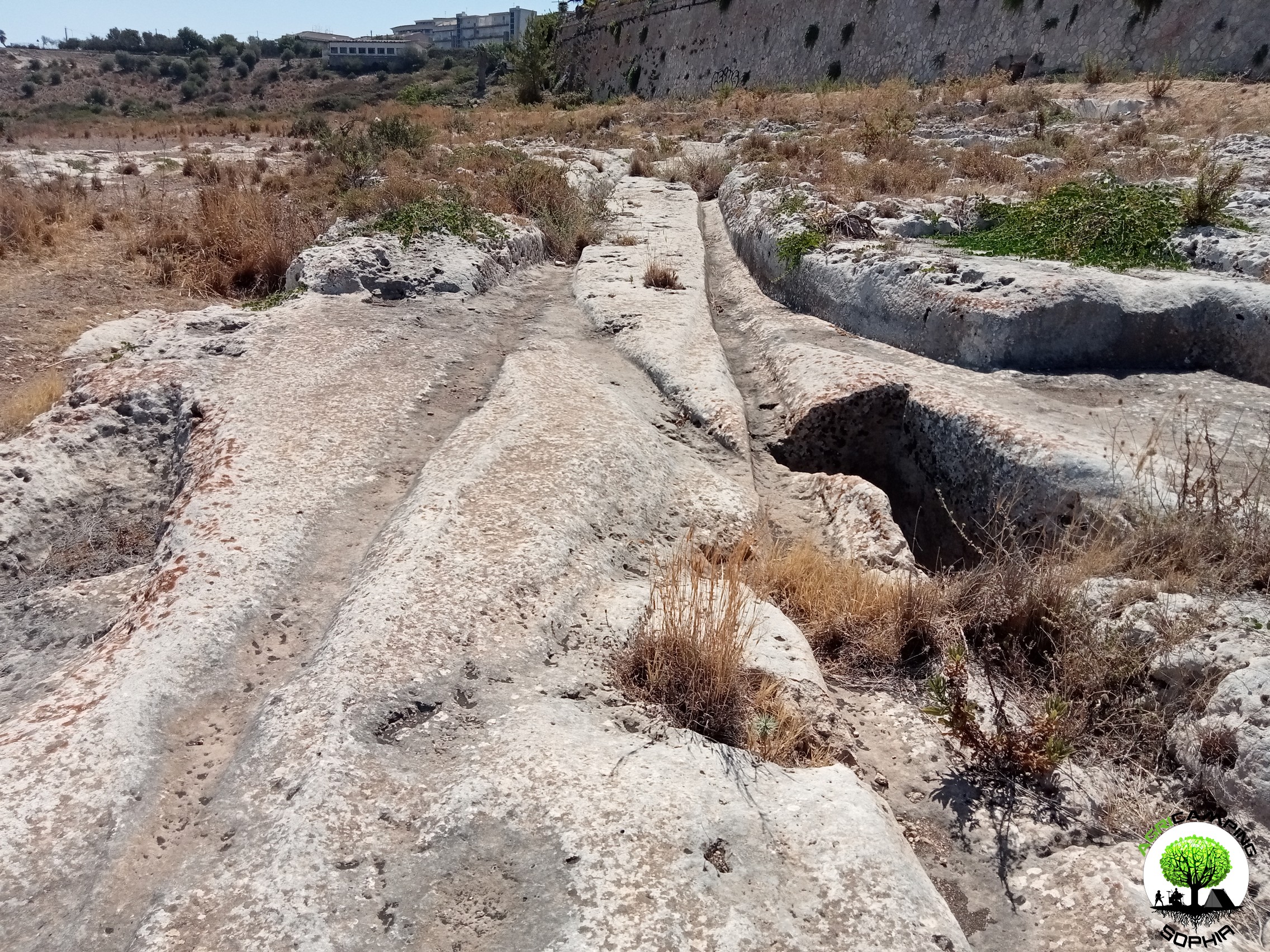 targia-siracusa-sicily-cart-ruts.jpg